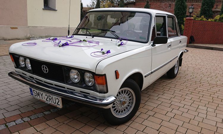 Wynajem do ślubu Fiat 125p Biały limuzyna auto Oryginalny